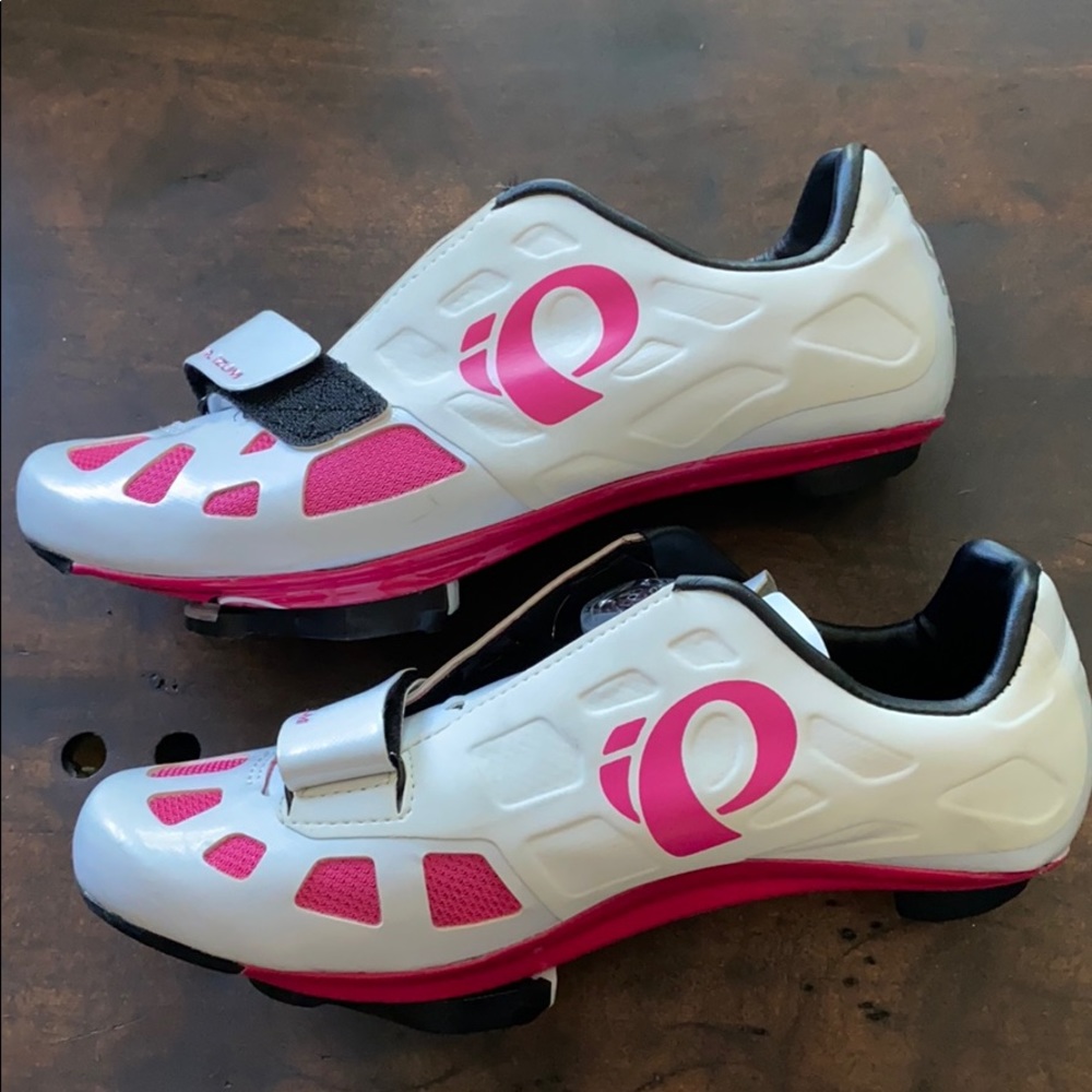 Pear Izumi clip in bike shoes soul cycle/peloton